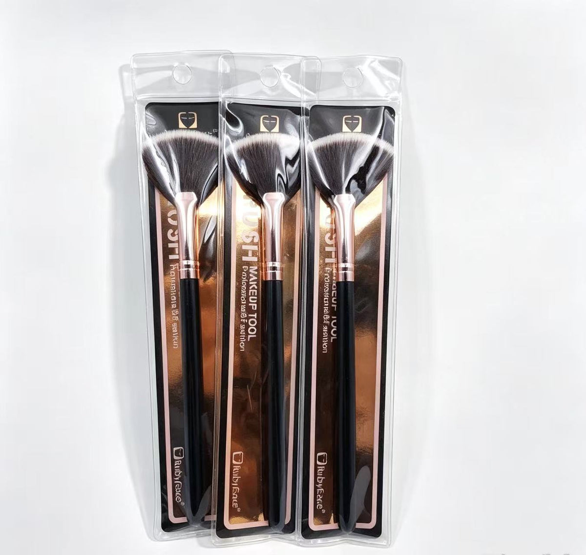 Brocha de Maquillaje Abanico Negro, Oro y Rosa(6PCS) 26700-17